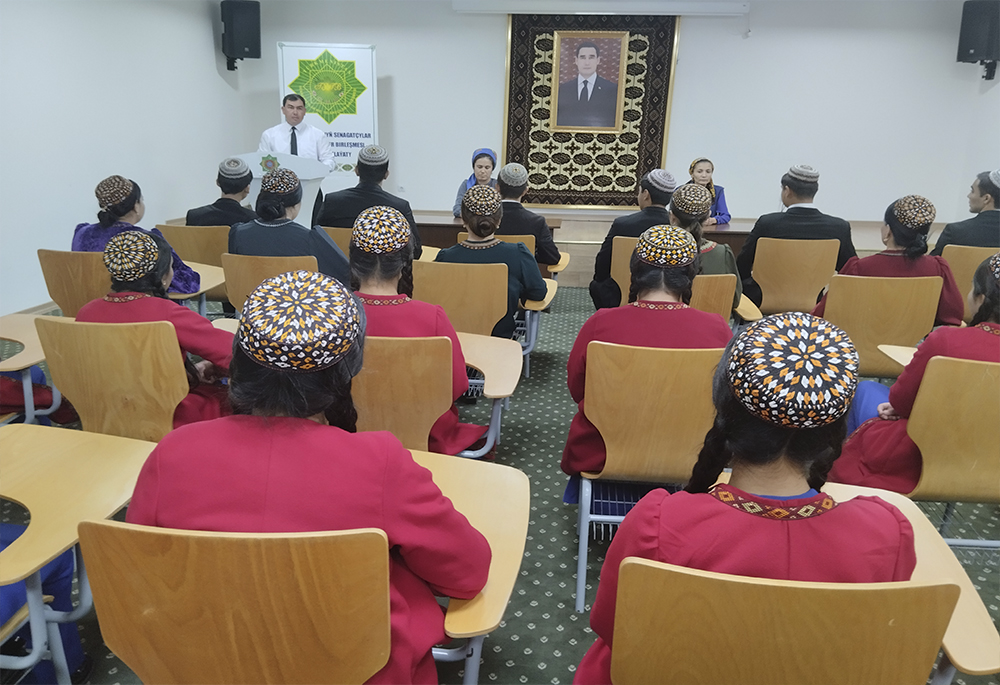 “Bagtyýarlyga beslenen edermen ýaşlar”