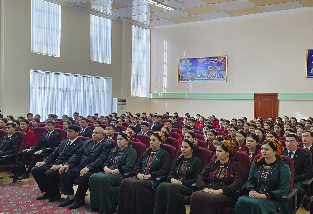 Ýaşlary ruhy we ahlak taýdan terbiýeli edip ýetişdireliň !
