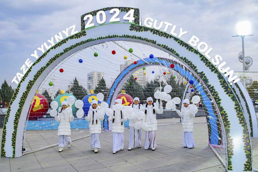 Gel sen Täze ýyl ! 