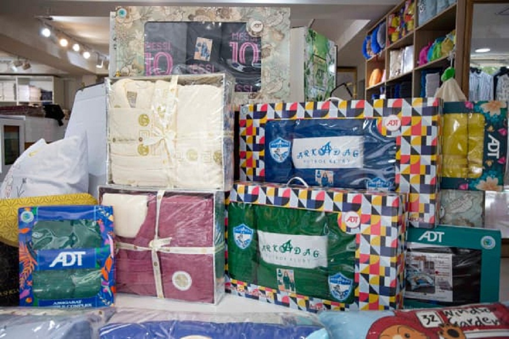 Хитом продаж Ашхабадского текстильного комплекса в наступившем году стала игрушка скакуна